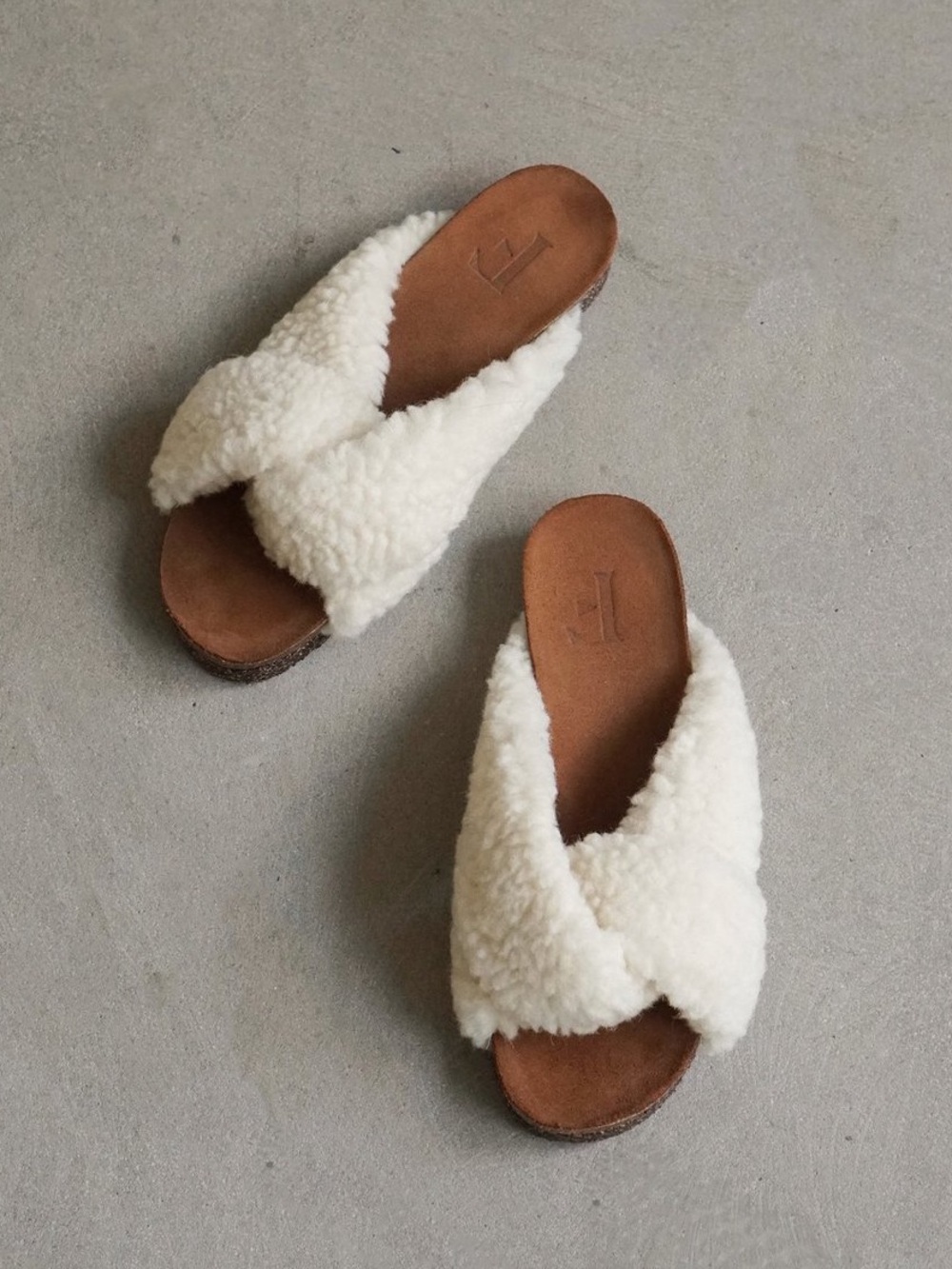 NIB Flattered Lou Teddy Creme Sandals